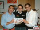 Foto ricordo per il vincitore del gioco Marco Gianesini, Thomas Bardea e Marco Asnaghi. 